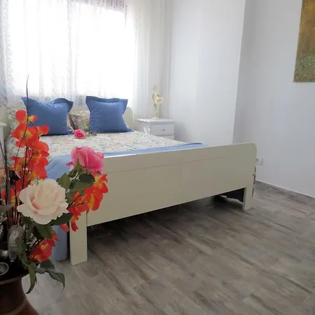 Club Paraiso & Perfect For *